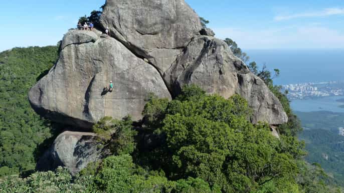 tour guiado de senderismo bico do papagaio en el bosque de tijuca