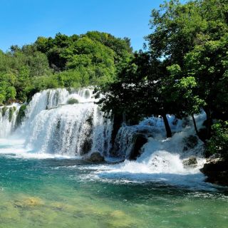 Spalato: tour di un giorno alle cascate del Parco nazionale di Krka con giro in barca