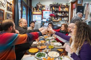 Madrid: 2-stündige Express-Foodtour mit legendären Tapas und Wein