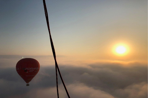 Barcelona: Passeio de balão de ar quente antes dos PirineusPasseio de balão de ar quente com transporte de ida e volta