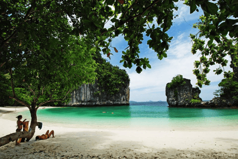 Krabi: Dagstur till Hongöarna med motorbåt och lunchHong Islands: Sightseeing