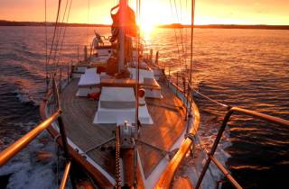 Lissabon: Tageslicht oder Sonnenuntergang auf einem alten Segelboot