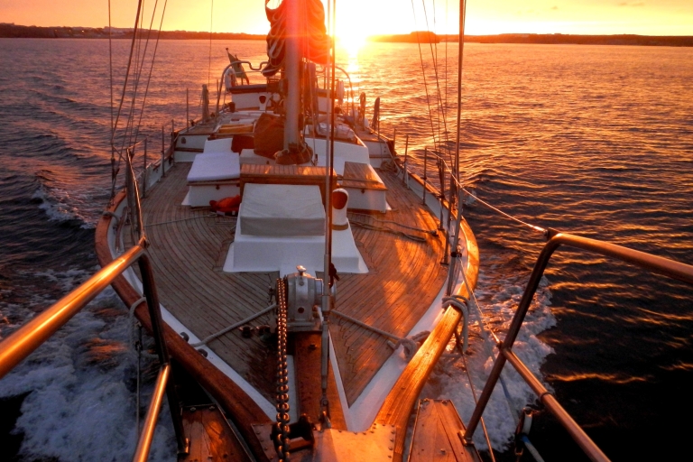 Lissabon: 2 uur Sunset Cruise van Vintage Sailboat