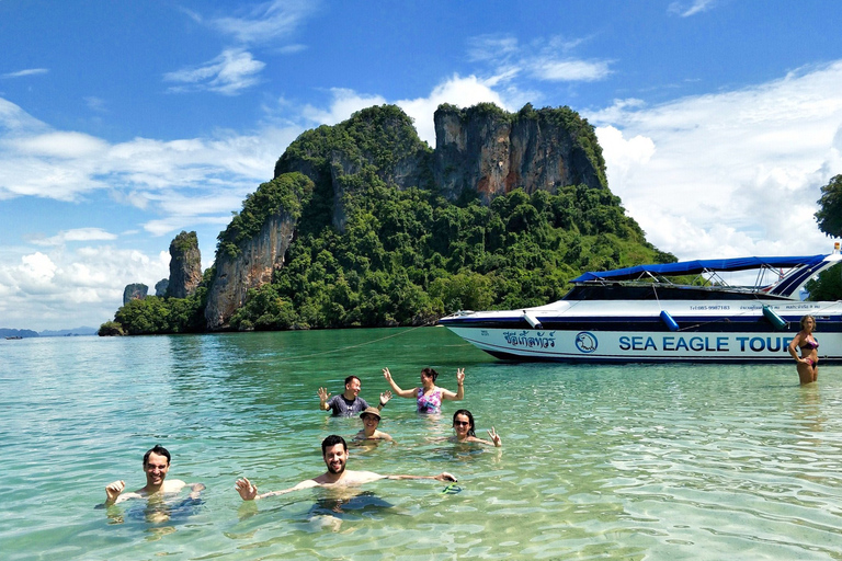 Krabi: jednodniowa wycieczka łodzią motorową na Wyspy Hong z lunchemZwiedzanie wysp Hong