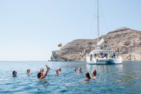 Santorini Caldera: Classic Cruise with Meal & Open Bar