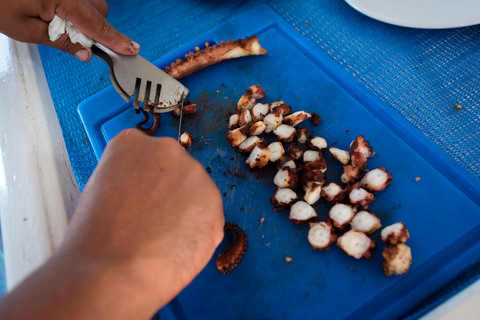 Santorin: Traditioneller Angelausflug mit Mittagessen