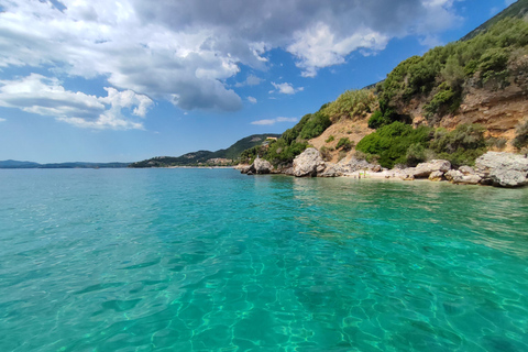 Corfù: Crociera privata di un&#039;intera giornata con barca a velaCorfù: crociera privata di un&#039;intera giornata in barca a vela