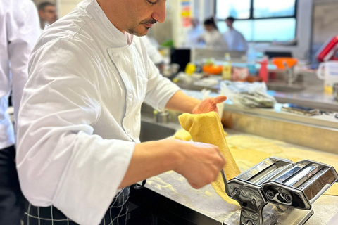 佛罗伦萨：意面制作课程，含晚餐、葡萄酒和... 唱歌！佛罗伦萨：意面制作课程，含晚餐、葡萄酒...还有歌唱！