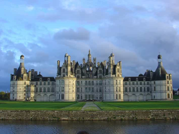 Paris: Loire Valley Chambord Castle, Wine Tasting & Lunch | GetYourGuide