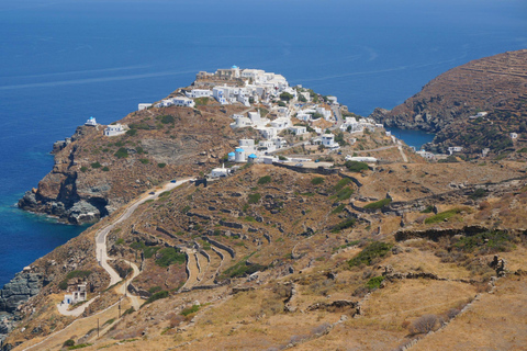 Cruzeiro privado em lancha rápida na costa sul da ilha de SifnosCruzeiro de lancha particular para a costa sul da ilha de Sifnos