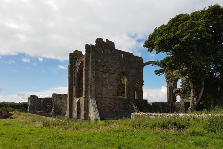 Vanuit Edinburgh: Holy Island, Alnwick Castle & Northumbrië