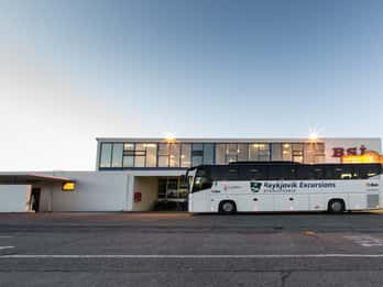 Flughafen-Transfer zwischen Keflavík & Hotels in Reykjavík Flughafen-Transfer zwischen Keflavík & Hotels in Reykjavík