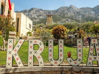 Von Durres/Golem/Tirana: Tour zur Burg Kruja und zum alten Basar