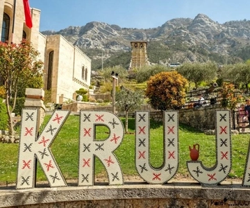 Von Durres/Golem/Tirana: Tour zur Burg Kruja und zum alten Basar