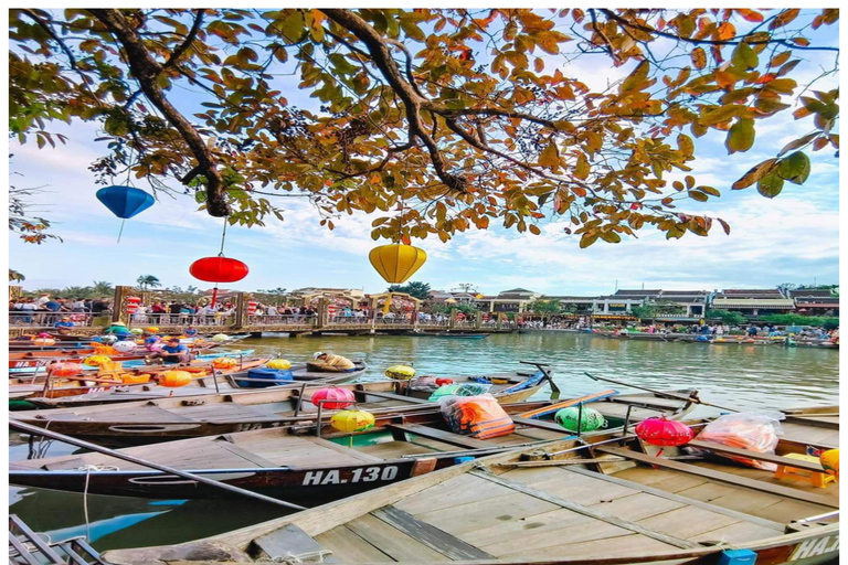 Hoi An: Laternen-Bootsfahrt & Laterne loslassenHoi An: Laternenbootfahrt mit hängenden Blumenlaternen