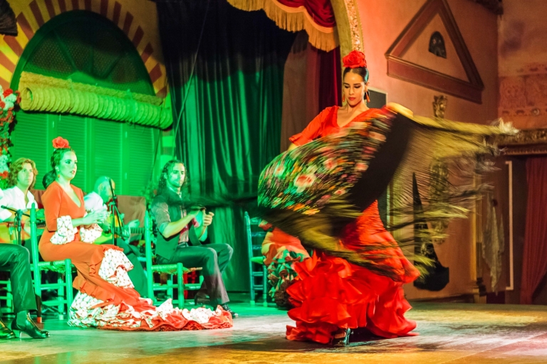Sevilla: show de flamenco de 3 h y tour nocturno en autobúsTour en autobús, espectáculo de flamenco y bebida