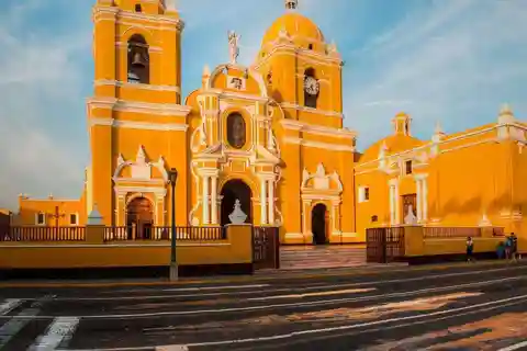 Autobús turístico Mirabus en Trujillo