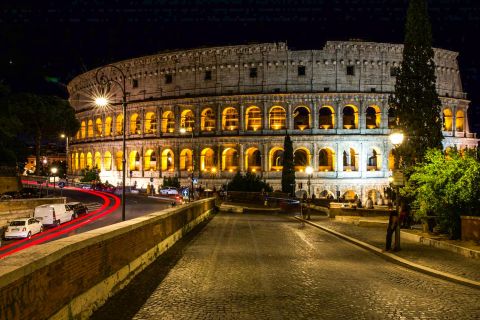 Rom: Kolosseum bei Nacht mit einer Tour durch den Untergrund und den Arenaboden