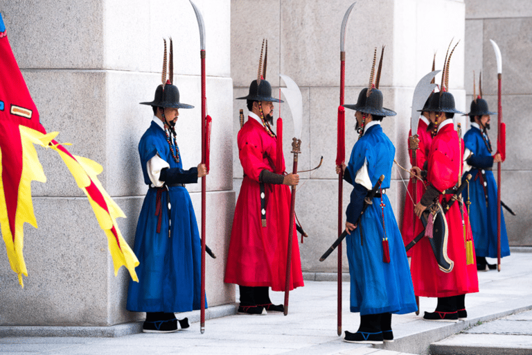 Gyeongbok-gung and Seochon walking tour with coin lunchbox Gyeongbok-gung & Seochon Walking Tour (Hanbok Experience)