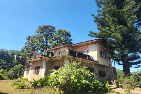 Z Phonsavan: Plain of Jars i Long Cheng Tour