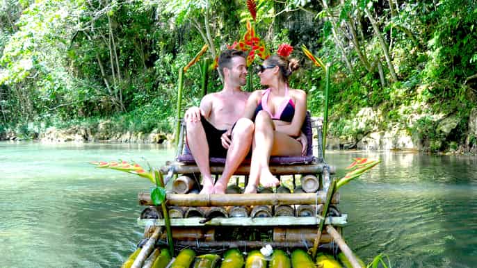 rafting de bambu para casais no great river da jamaica
