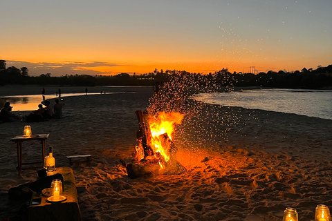 KILIFI: DIANI: ROMANTISCHES LAGERFEUER-DINNER AM STRANDROMANTISCHES ABENDESSEN AM LAGERFEUER