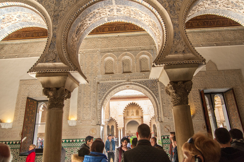 Sevilla: Inträde till Alcázar och katedralen och guidad turGuidad rundtur av Alcázar – gemensam rundtur på spanska