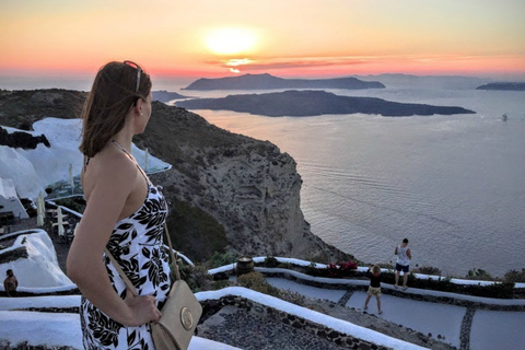 North Santorini: Private Tour with Oia Sunset & Wine Tasting