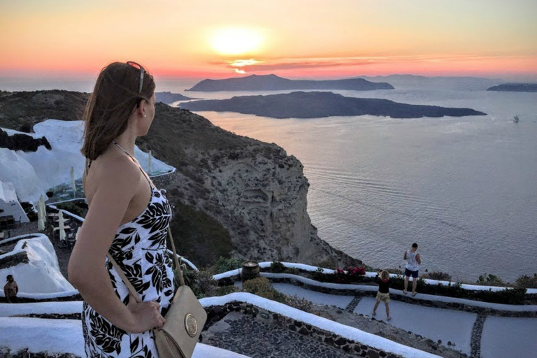 North Santorini: Private Tour with Oia Sunset & Wine Tasting