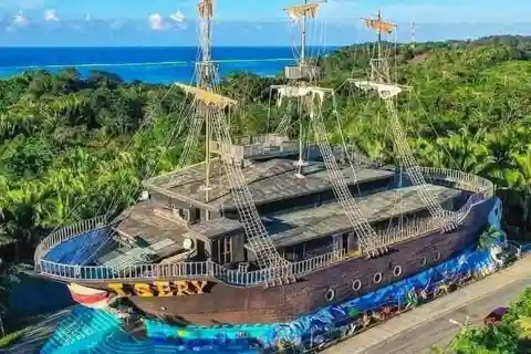 Roatan East Side Tour + Sloths + Iguanas