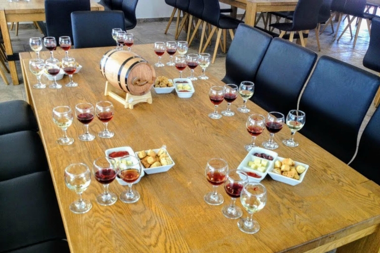 Private Group Visit to Akrotiri & 3 Wineries with Tastings