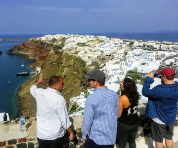 Santorini: Top Sights Small-Group Tour with Local Guide