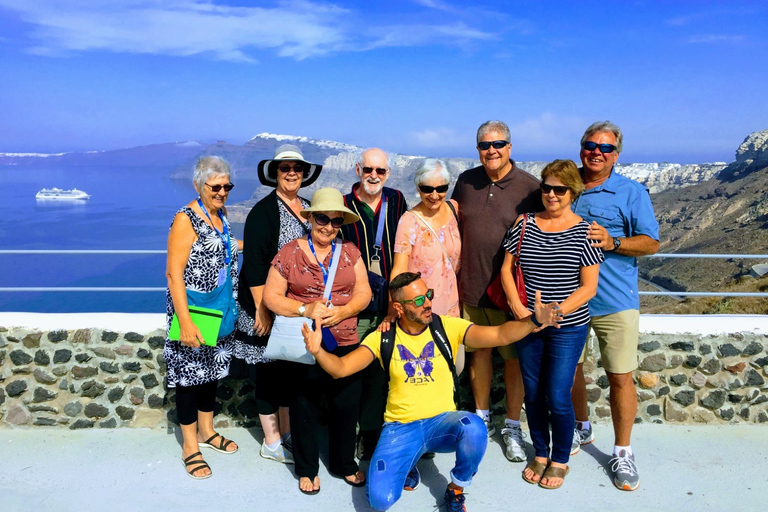 North Santorini: Private Tour with Oia Sunset & Wine Tasting