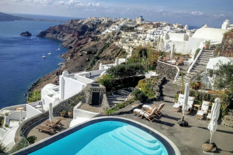 North Santorini: Private Tour with Oia Sunset & Wine Tasting