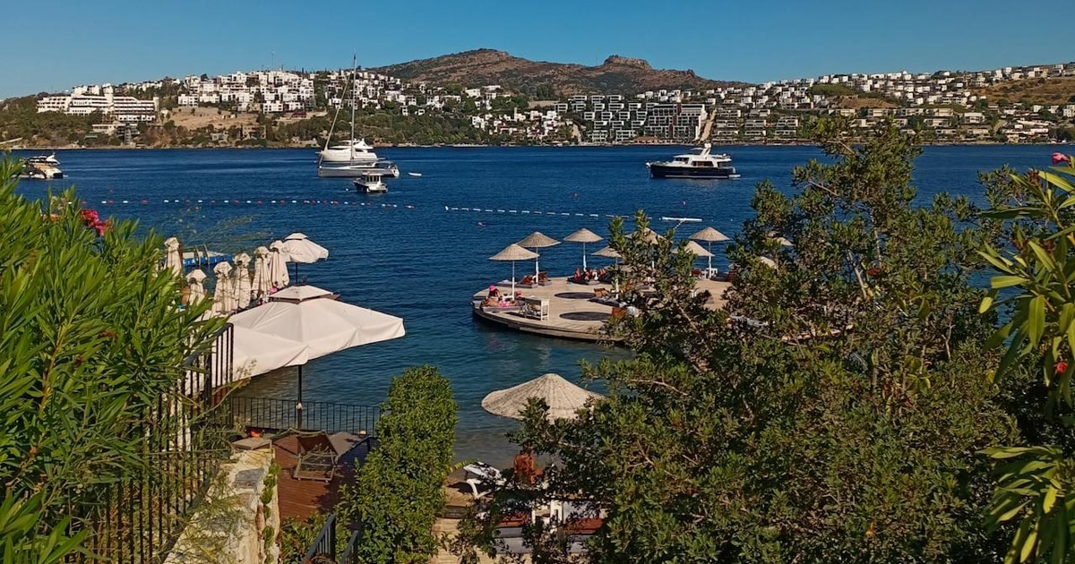 Amazing 50minYacht Tour+1 hour Old City Walking Tour | GetYourGuide