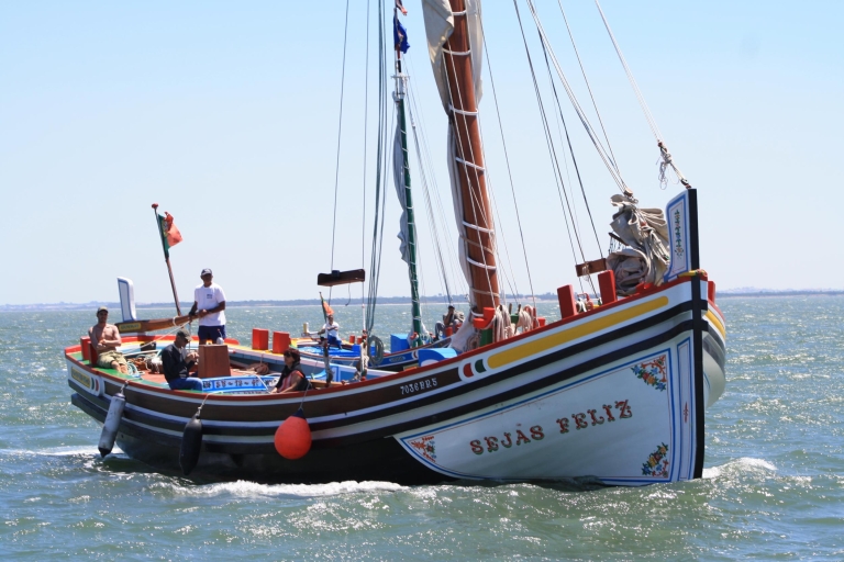 Lissabon: rondvaart over de Taag in traditionele bootLissabon: boottocht van 45 minuten over de Taag
