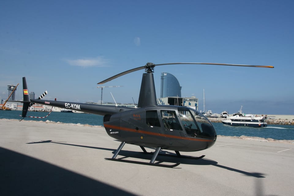 Barcelona: Helicopter Flight and Yacht Cruise Combo 