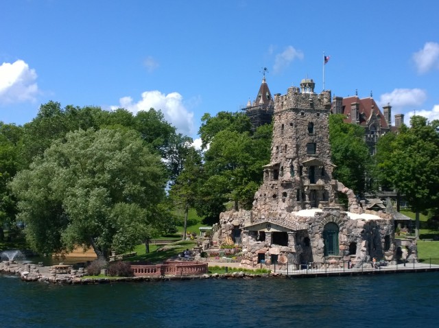 Visit Boldt Castle and Two Nation Tour in thousand island ny