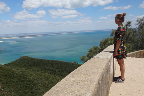 Lisbonne: visite de la ville du sud et visite culturelle avec vinDemi-journée au parc naturel d'Arrábida avec dégustation de vin