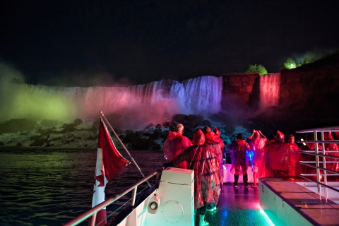 Chutes du Niagara, Canada : Croisière feux d'artifice en soiréeChutes du Niagara : croisière nocturne avec feu d'artifice