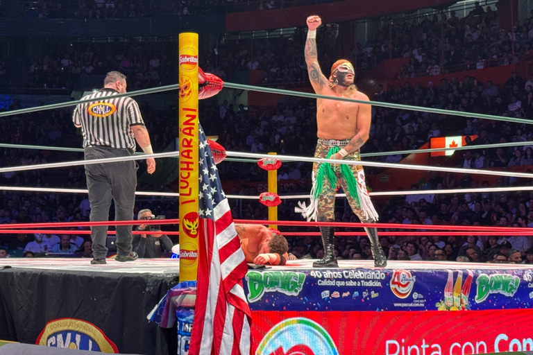 Mexico City: Lucha Libre Match with Ice Cream &amp; Guide