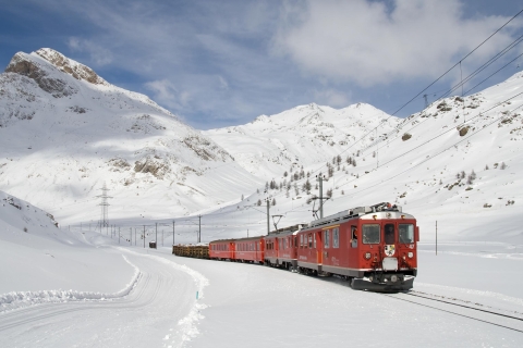 De Milan: train Bernina et excursion d'une journée à Saint-MoritzDépart de l'arrêt de bus de la gare centrale