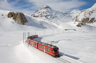 Von Mailand: Bernina-Zug und St. Moritz Tagestour