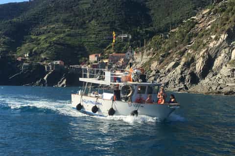 Cinque Terre Boat Cruise with Appetizer and Lunch