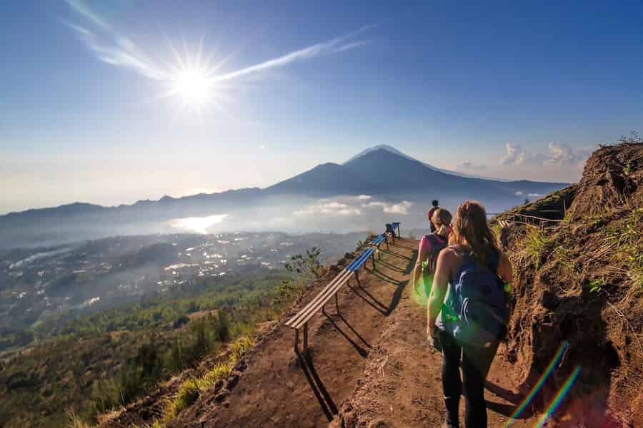 Von Ubud aus: Mount Batur Wandern. Foto: GetYourGuide