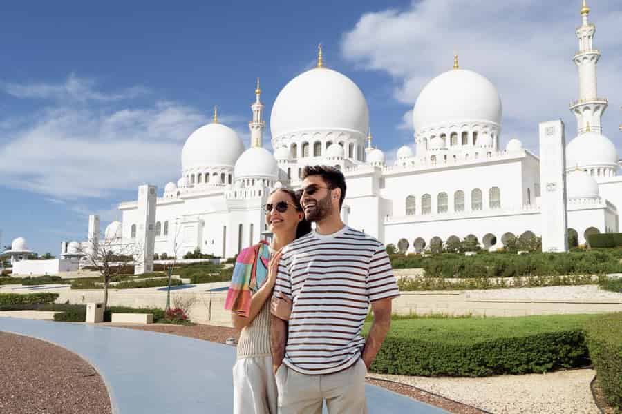Von Dubai aus: Ganztagestour Abu Dhabi mit Sheikh Zayed Moschee. Foto: GetYourGuide Von Dubai aus: Ganztagestour Abu Dhabi mit Sheikh Zayed Moschee. Foto: GetYourGuide