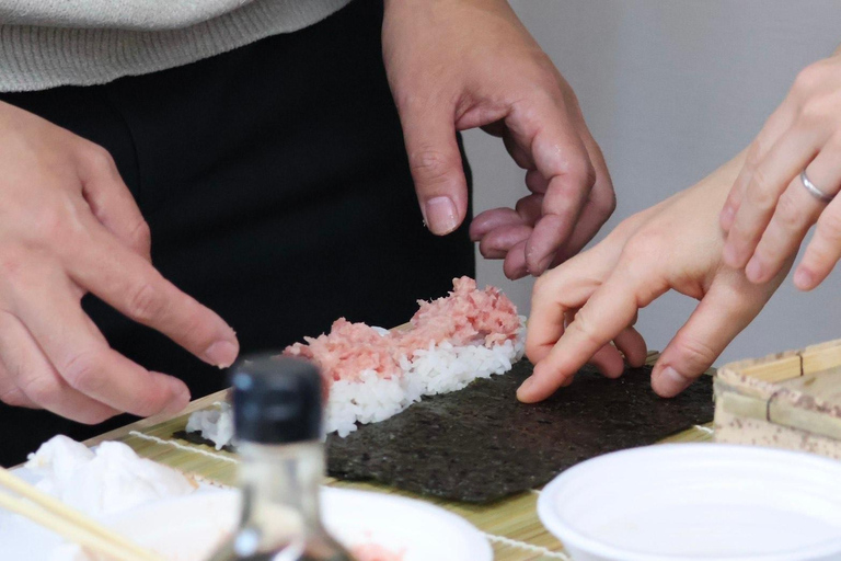 Tokyo: Sushi & Bento Box Making at Tsukiji Fish Market-70min