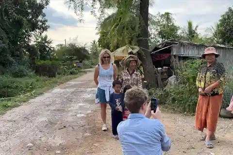 Battambang: Visita ao comboio de bambu, à gruta dos morcegos e à gruta da morte