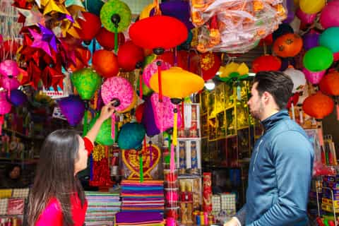Hanoi: Water Puppet Show and Private Food Tour by Night