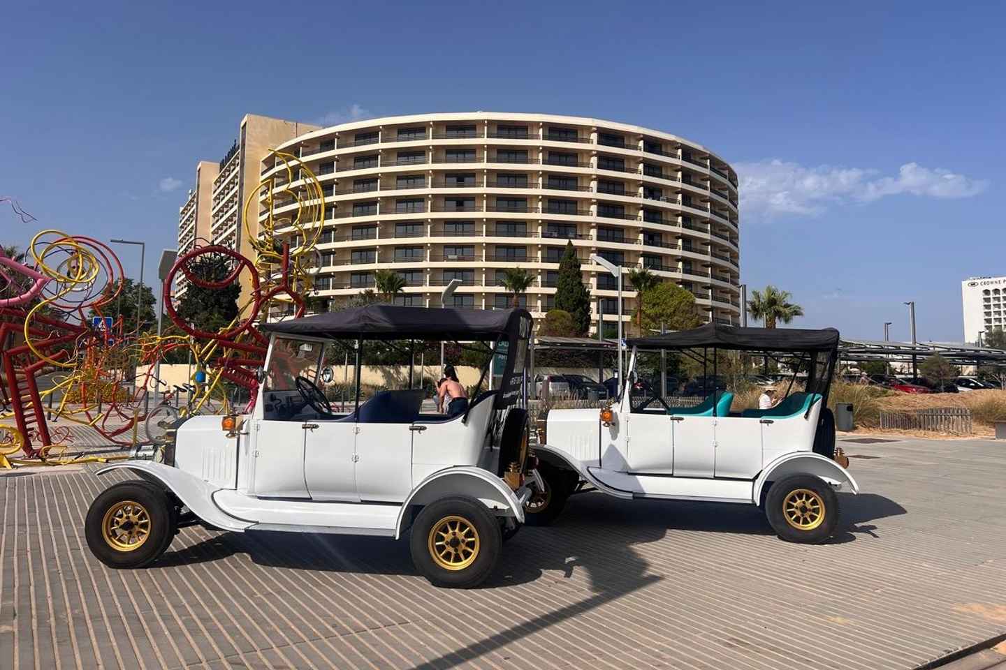 Vilamoura: Hop-On Hop-Off Eco Car Tour